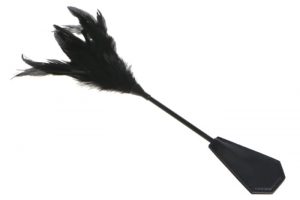 Minifusta con Plumas Largas