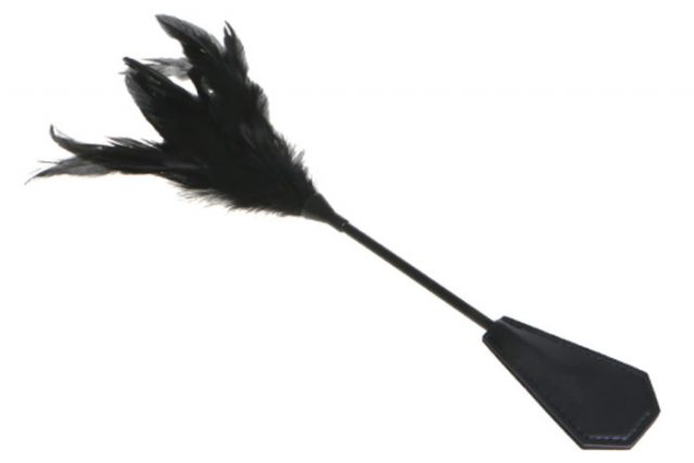 Minifusta con Plumas Largas